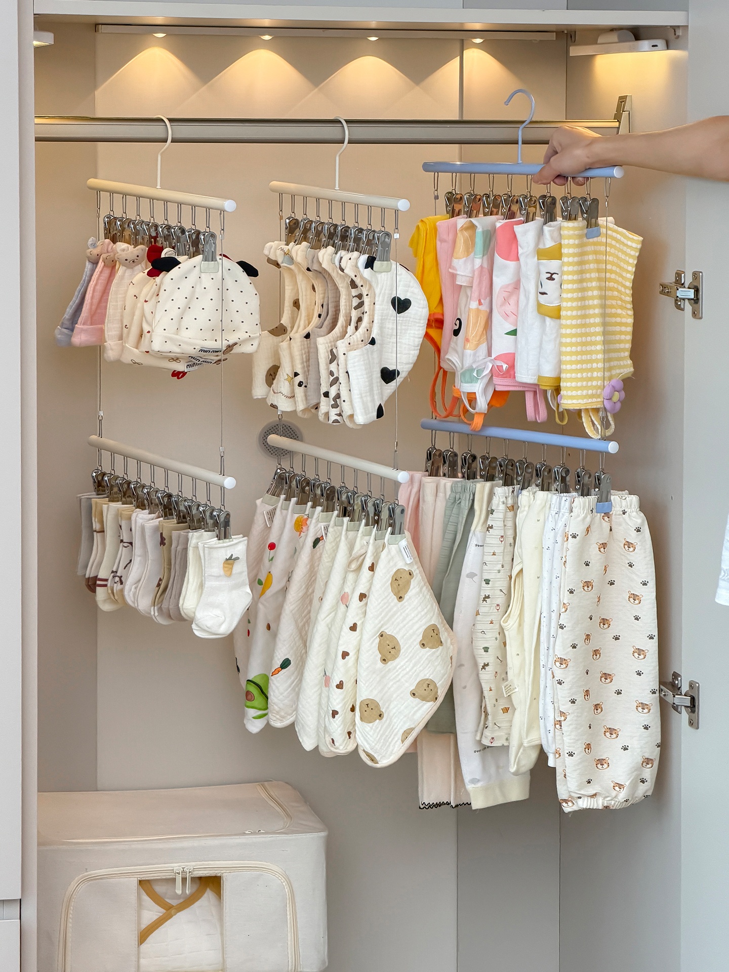 Baby Clothing Organizer - Baby Pants Hanger with Multiple Clips